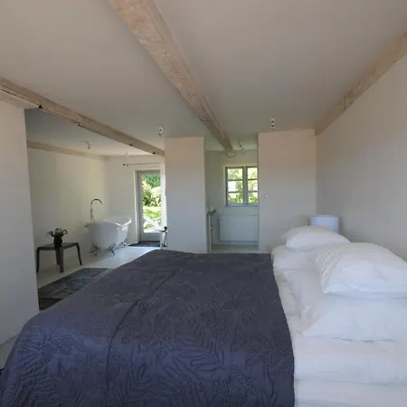 Bojden Bed & Breakfast לינה וארוחת בוקר